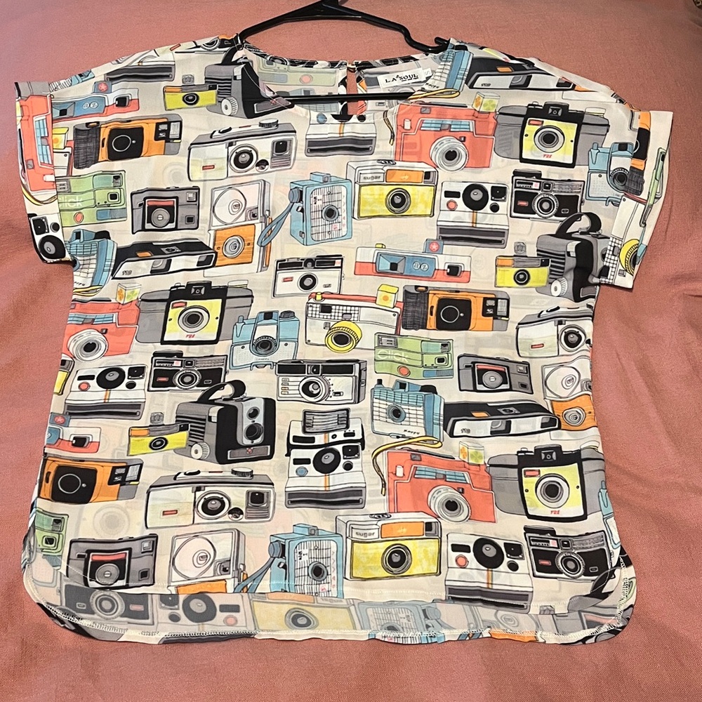Retro Camera Print Blouse - Picture 3 of 4